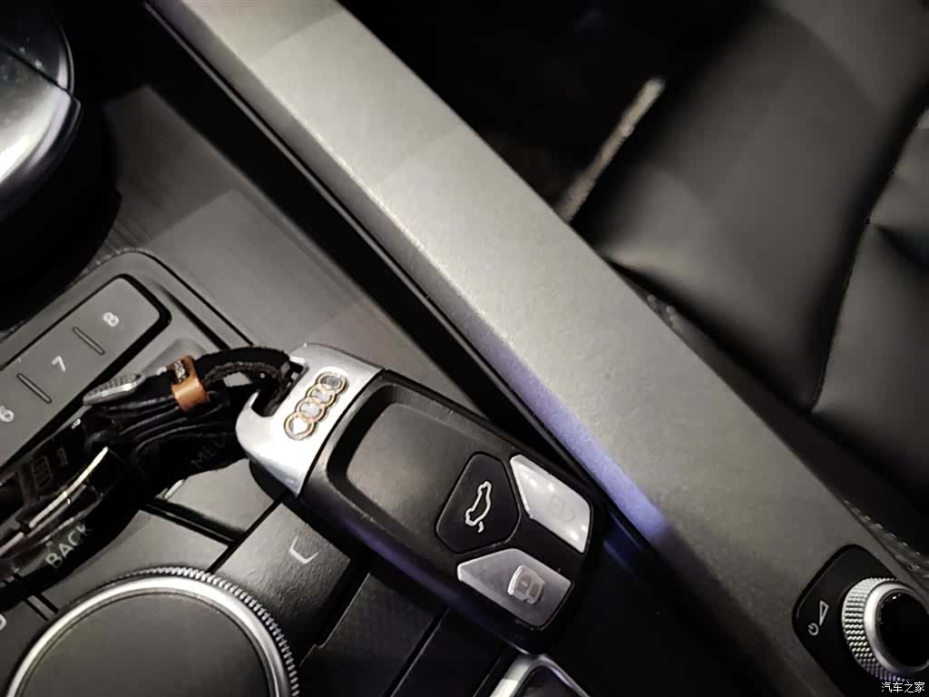 Audi A4L, 2018 9