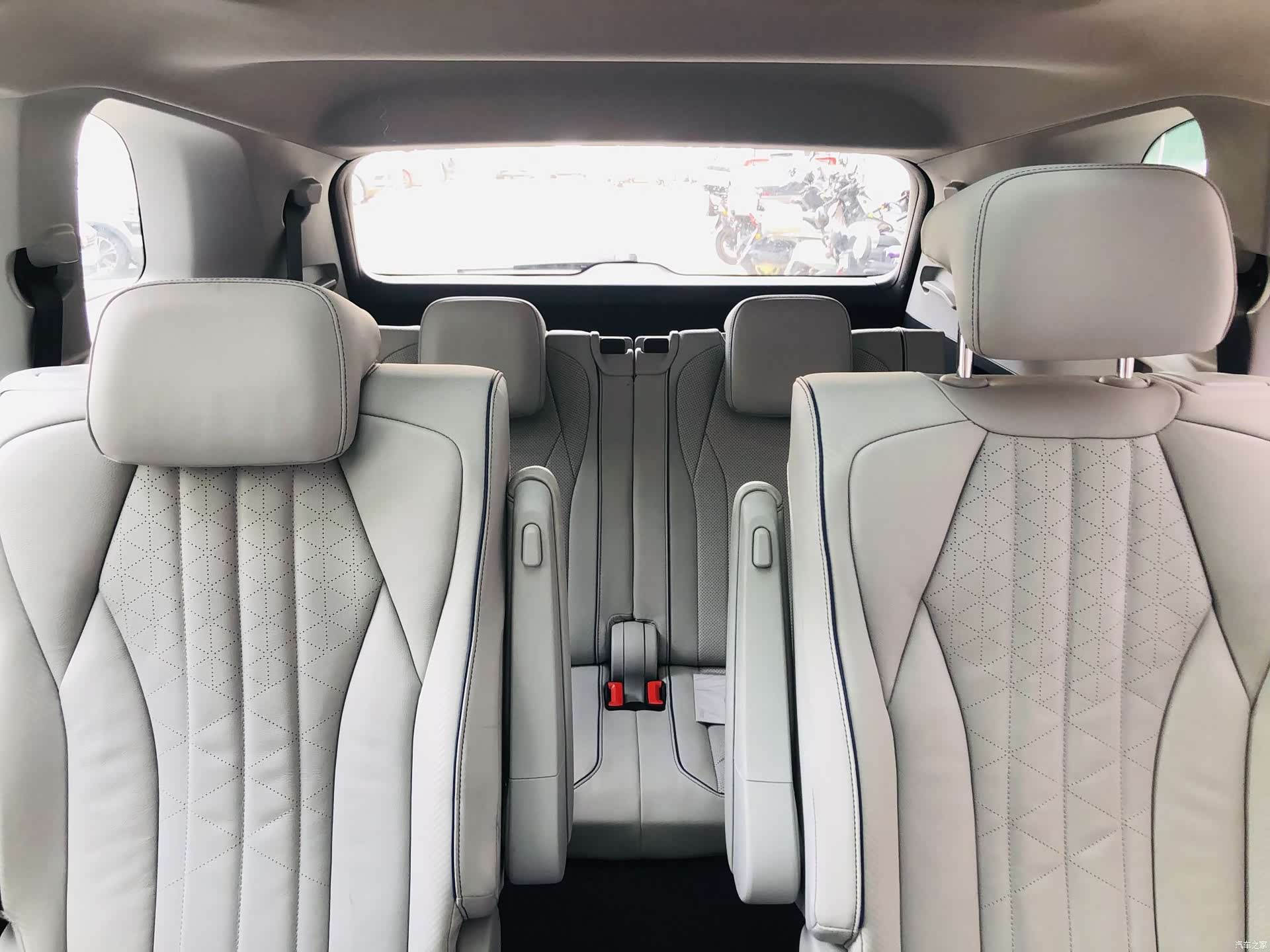 Volkswagen ID.6, 2024 13