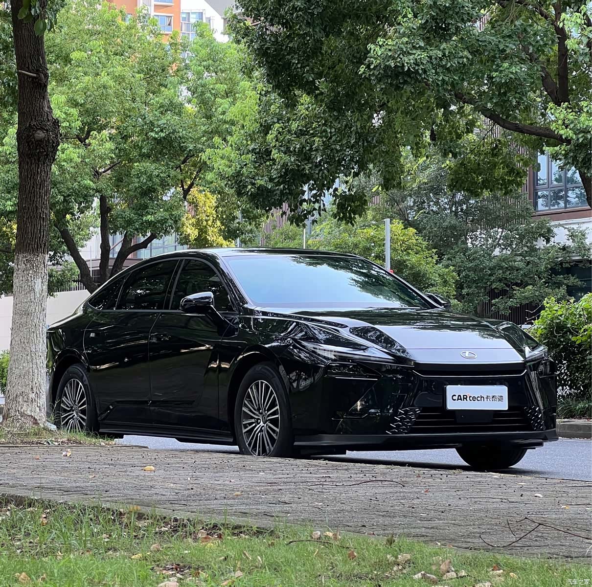 Lexus ES, 2026 3