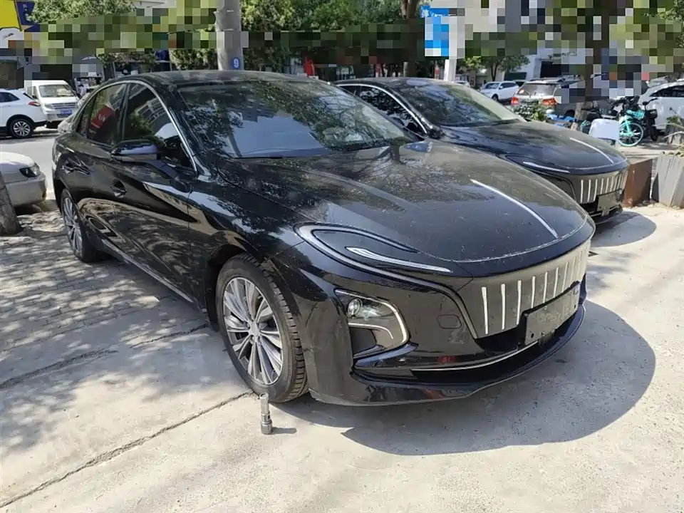 Hongqi E-QM5