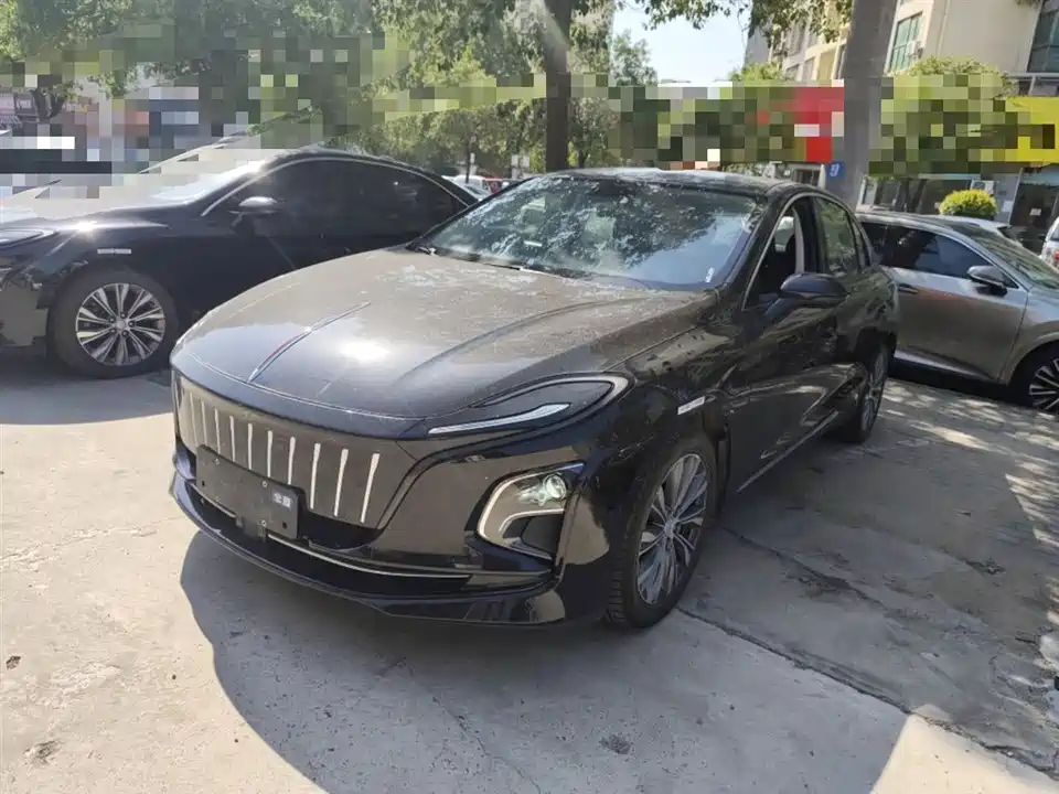 Hongqi E-QM5
