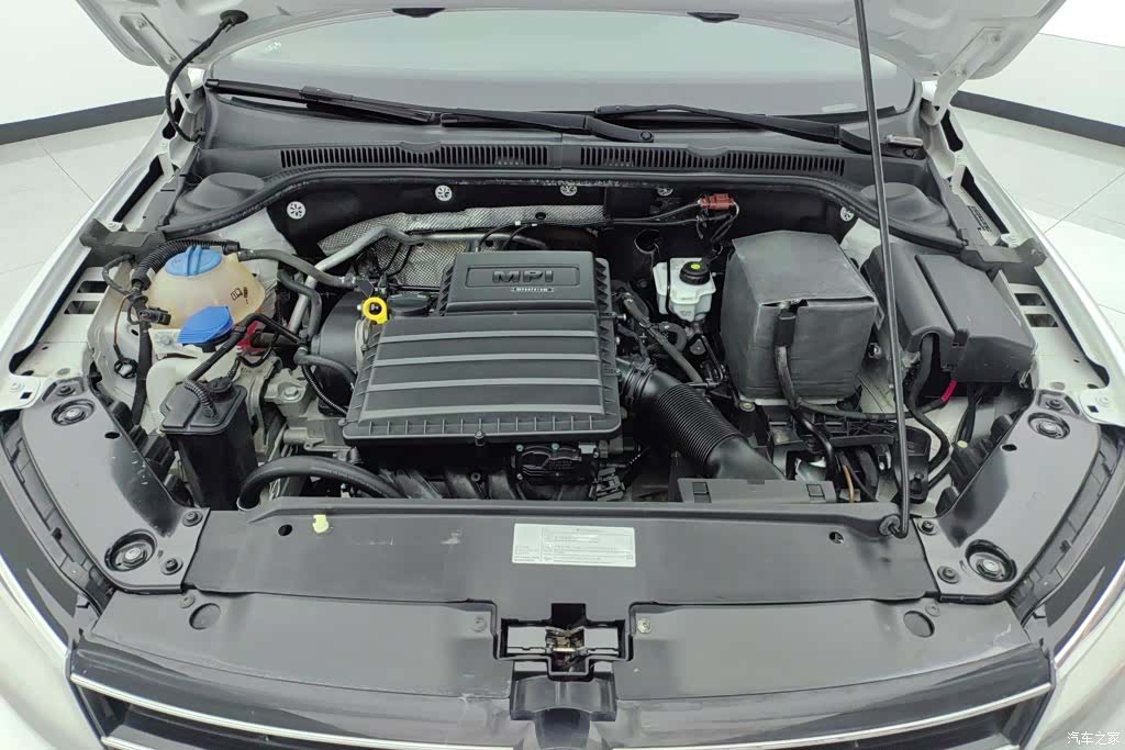 Volkswagen Sagitar, 2016 10