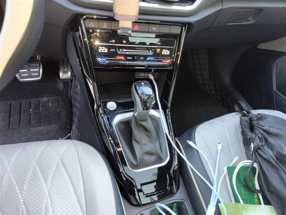 Volkswagen T-ROC exploring Songs