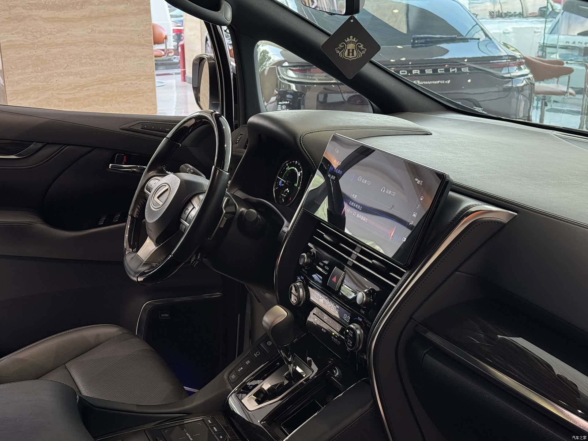Lexus LM, 2022 10