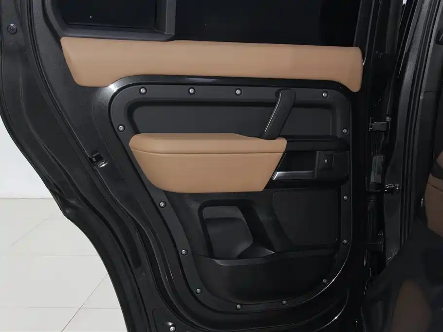 Land Rover guard