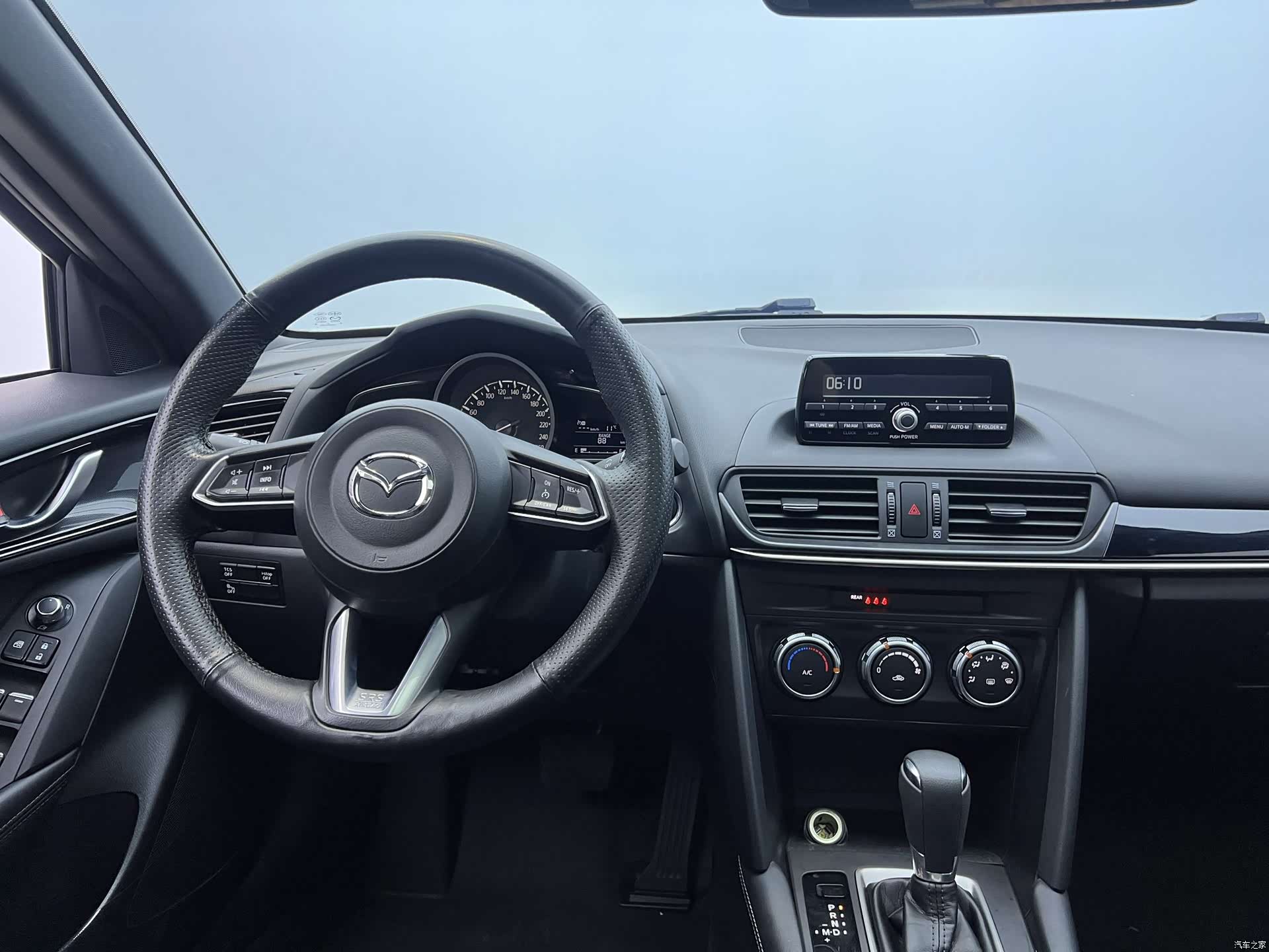 Mazda CX-4, 2023 12