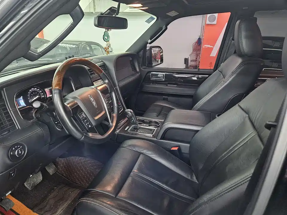 Lincoln Navigator