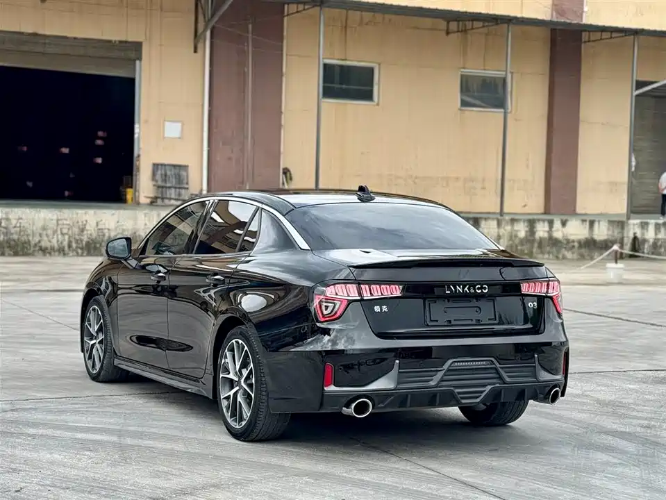 Lynk & Co 03