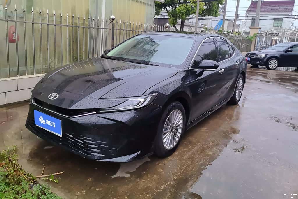 Toyota Camry, 2026 1