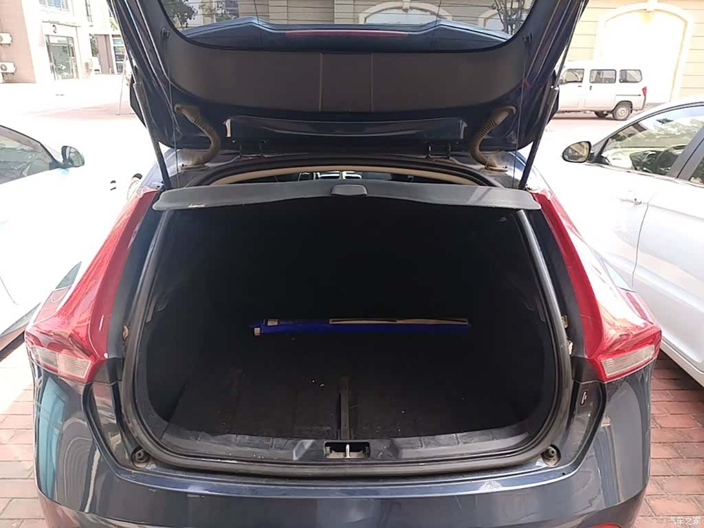 Volvo V40, 2018 19