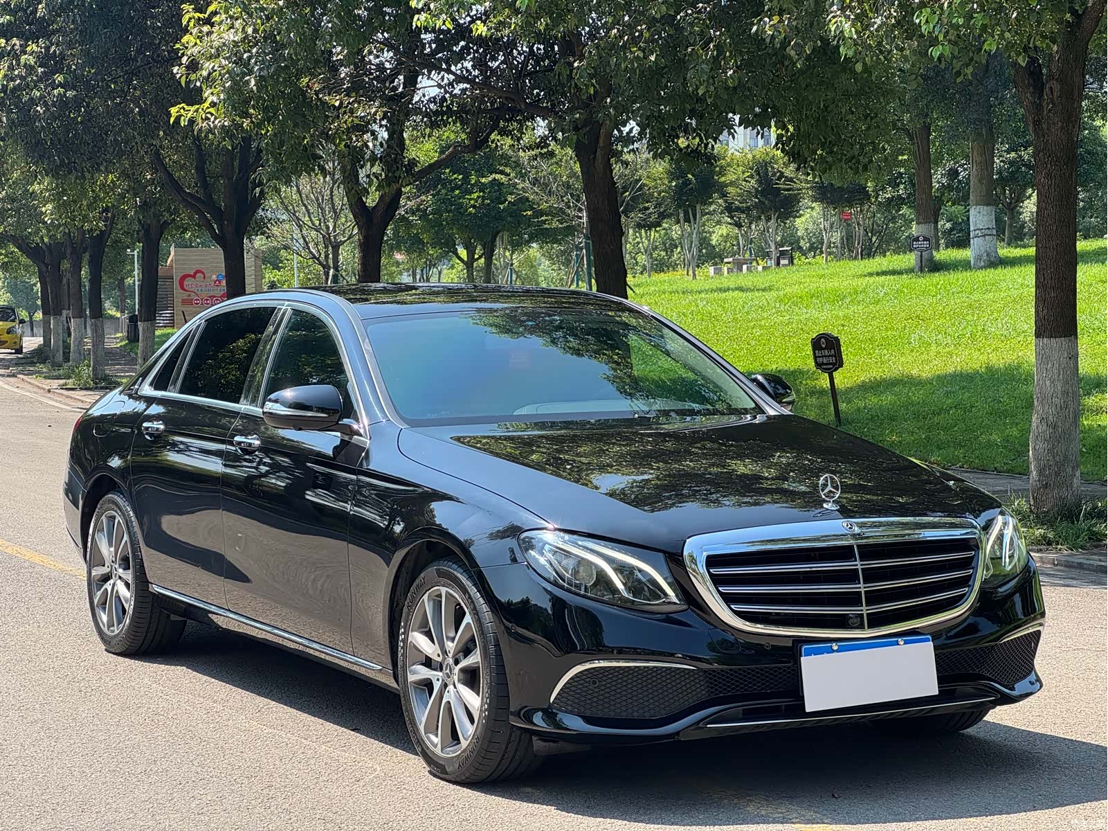 Mercedes-Benz E-Class, 2019 3
