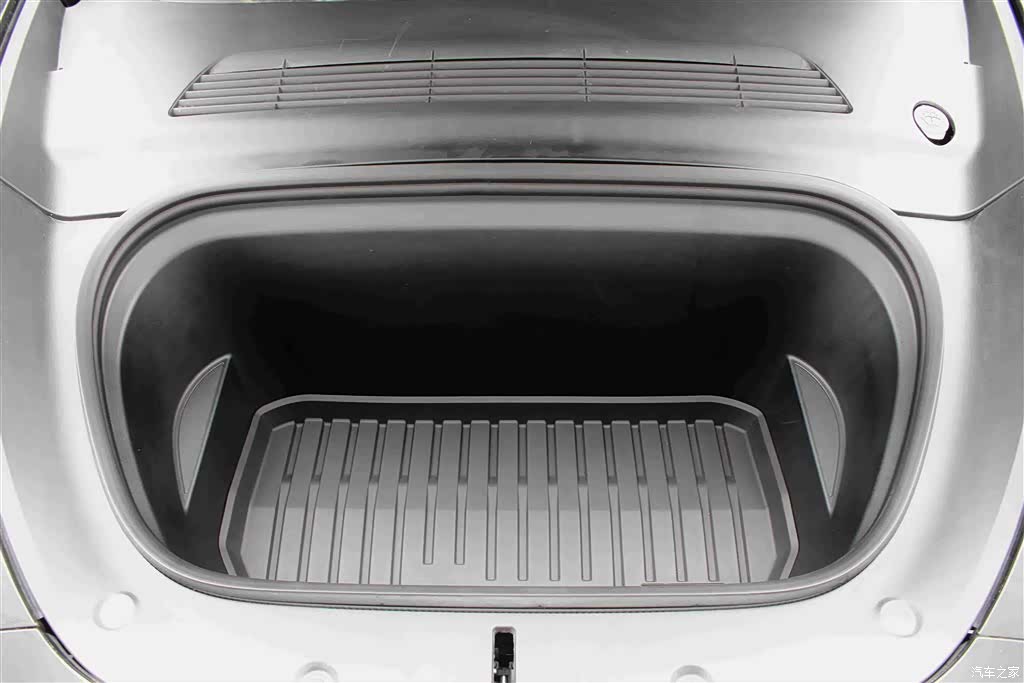 Tesla Model Y, 2023 15