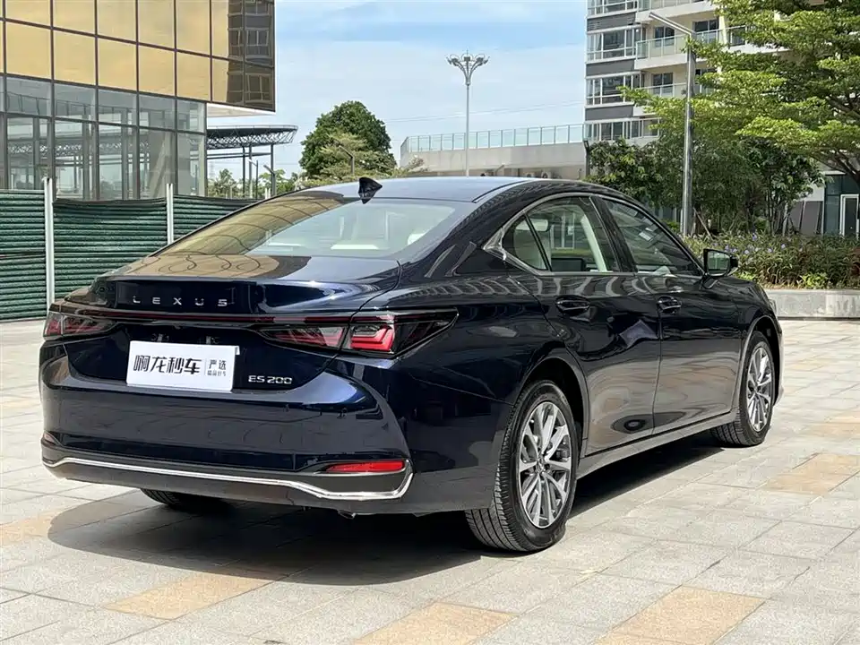 Lexus ES