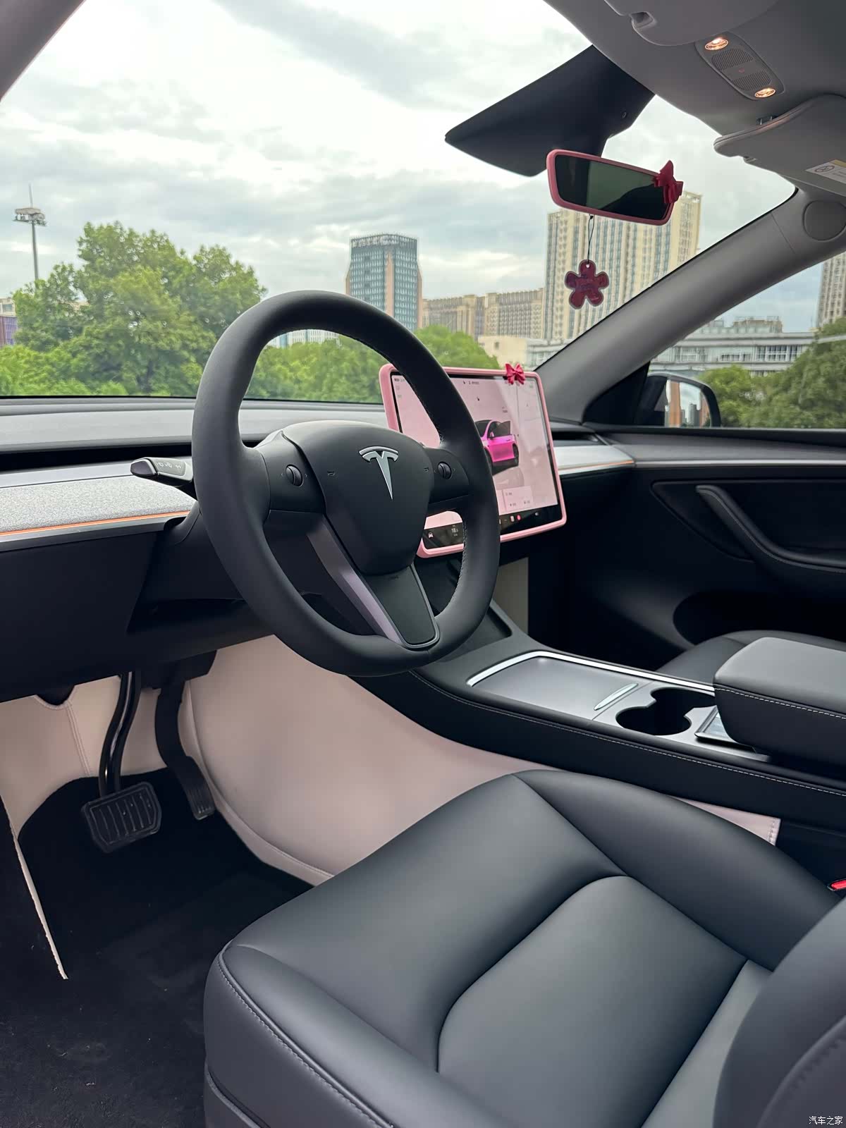 Tesla Model Y, 2024 все фото