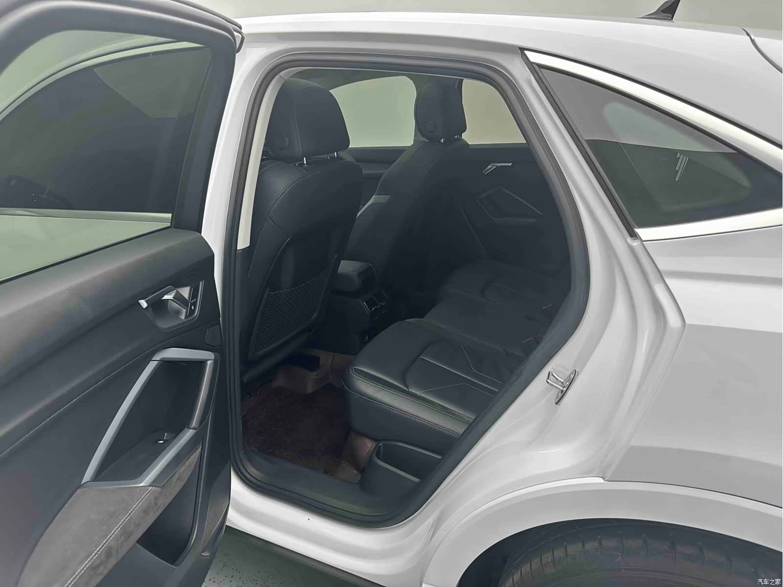 Audi Q3, 2022 12