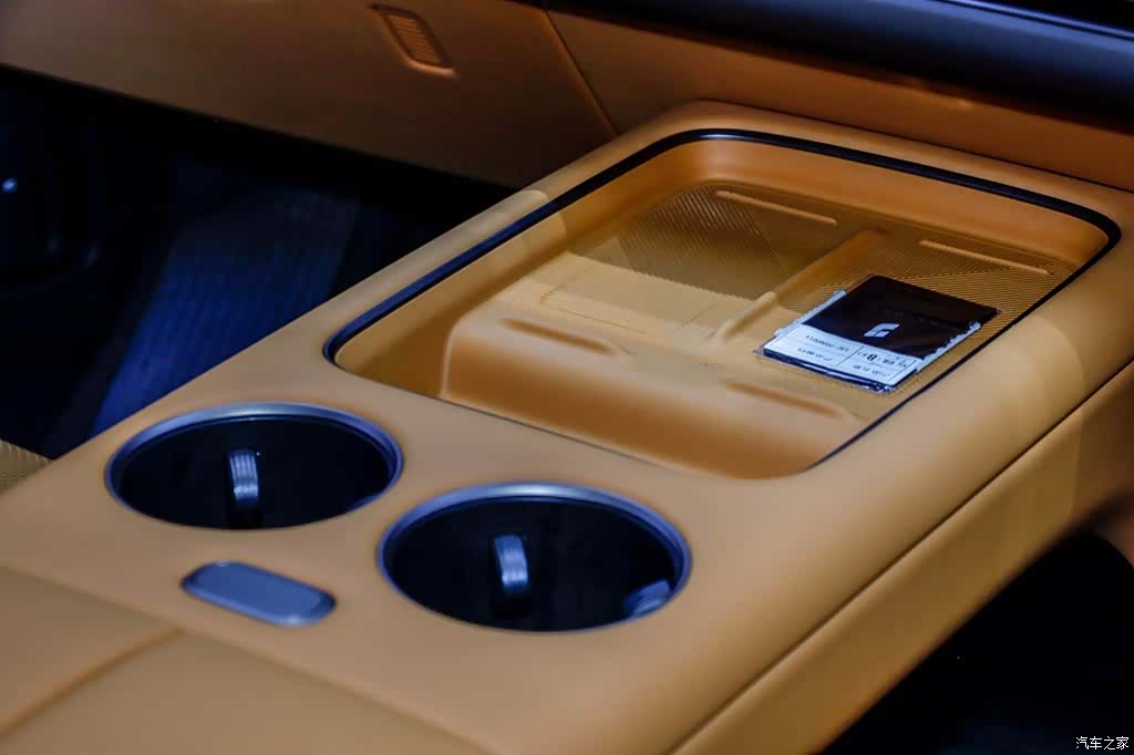 Li Auto i8, 2025 25