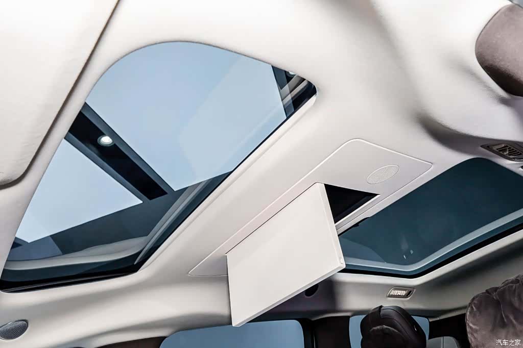 Li Auto MEGA, 2024 18