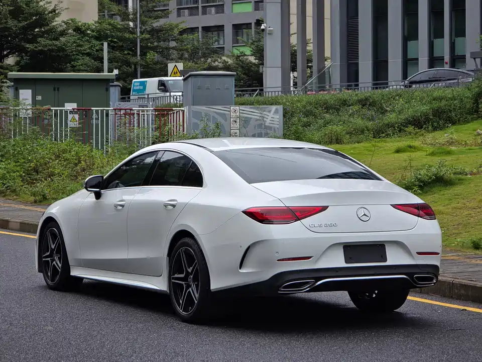 Mercedes-Benz CLS Mercedes-Benz CLS