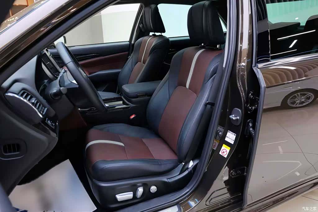 Toyota Crown, 2017 17