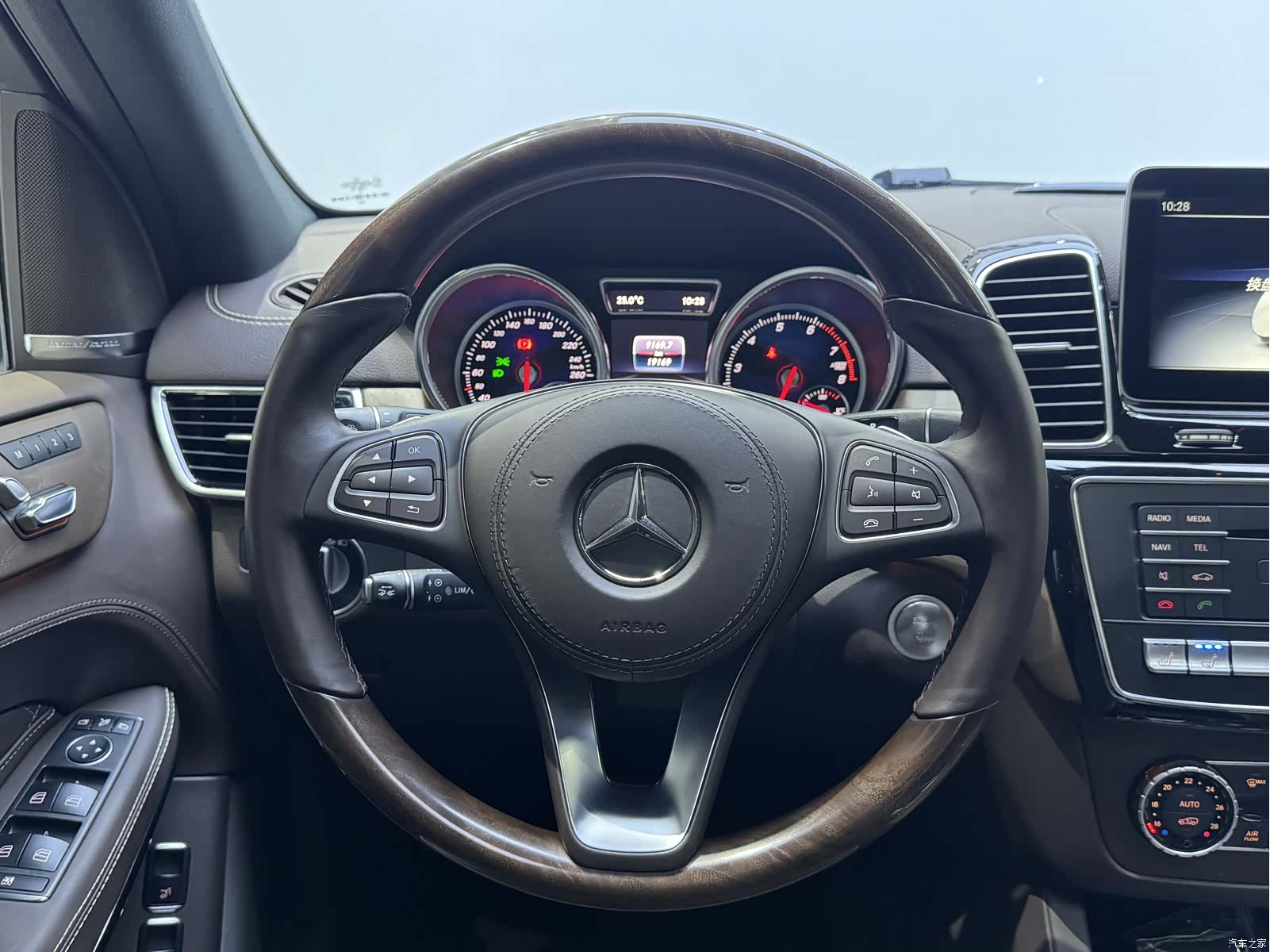 Mercedes-Benz GLS, 2019 9