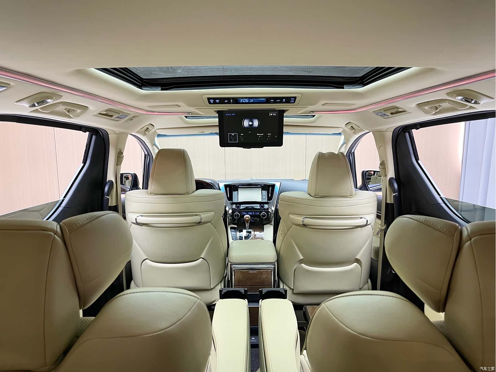 Toyota Alphard, 2018 8