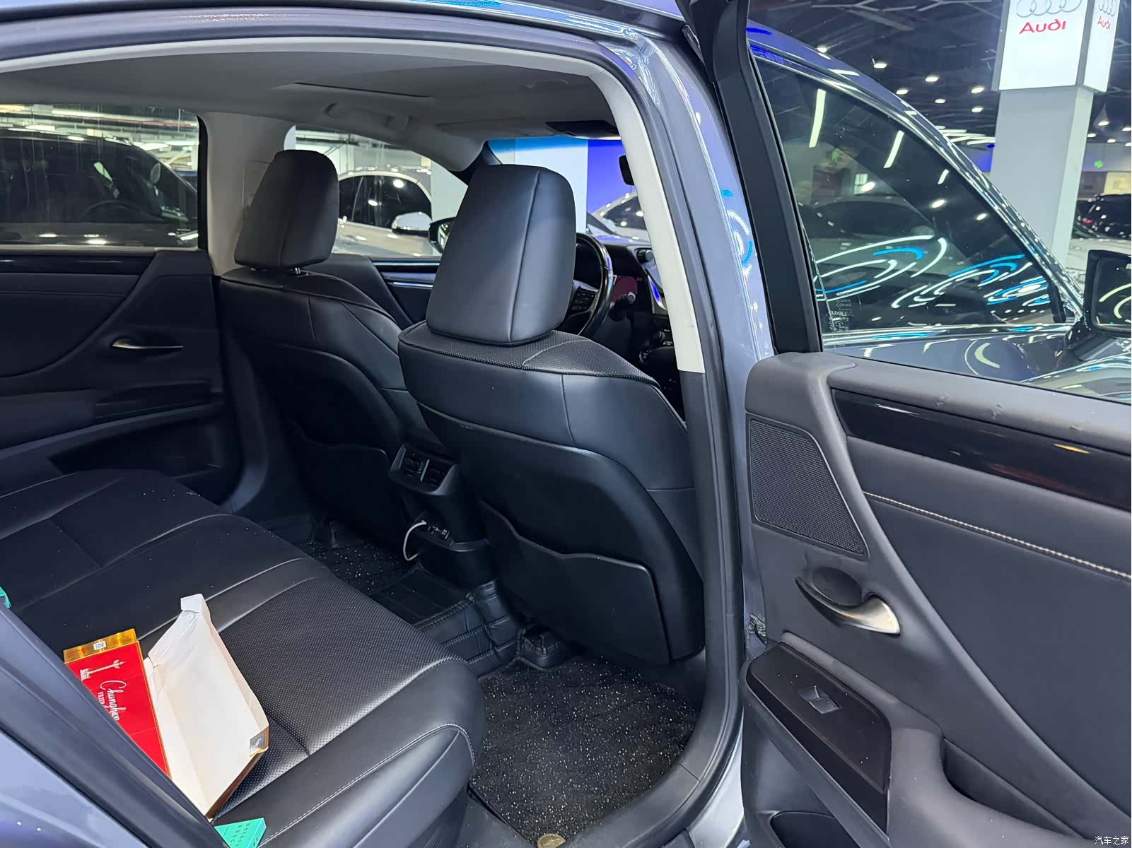 Lexus ES, 2019 9
