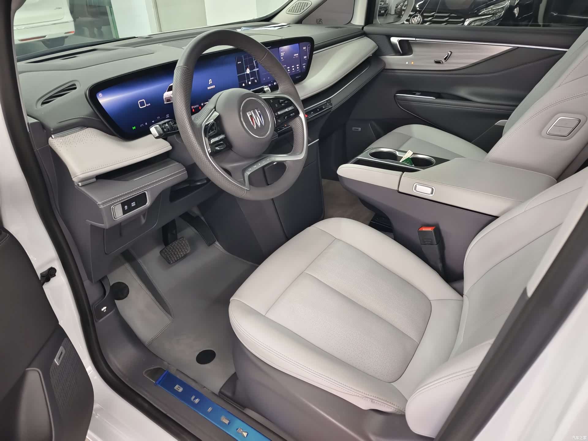 Buick GL8, 2025 10