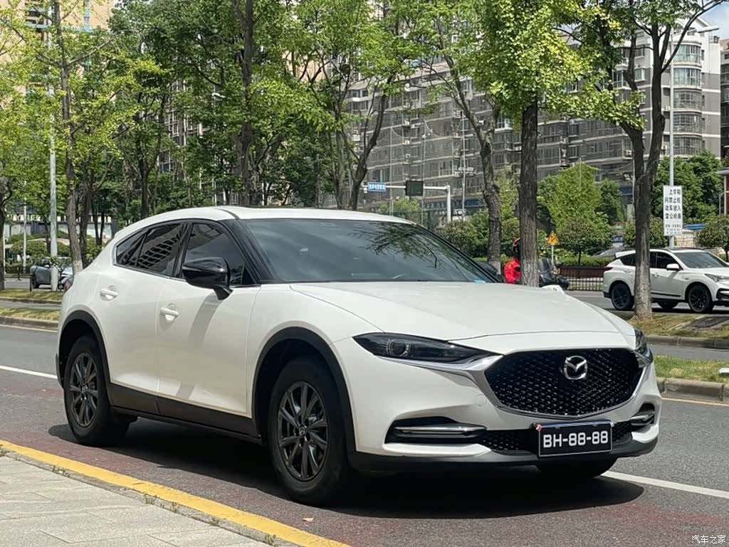 Mazda CX-4, 2023 3