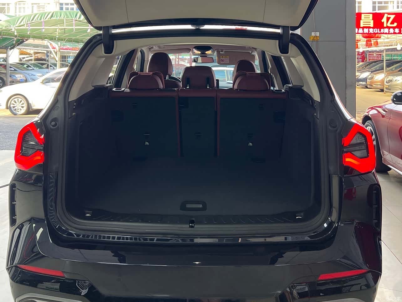 BMW iX3, 2025 10