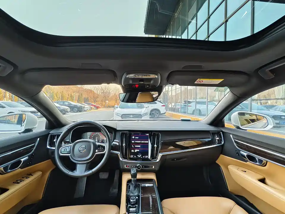 Volvo S90