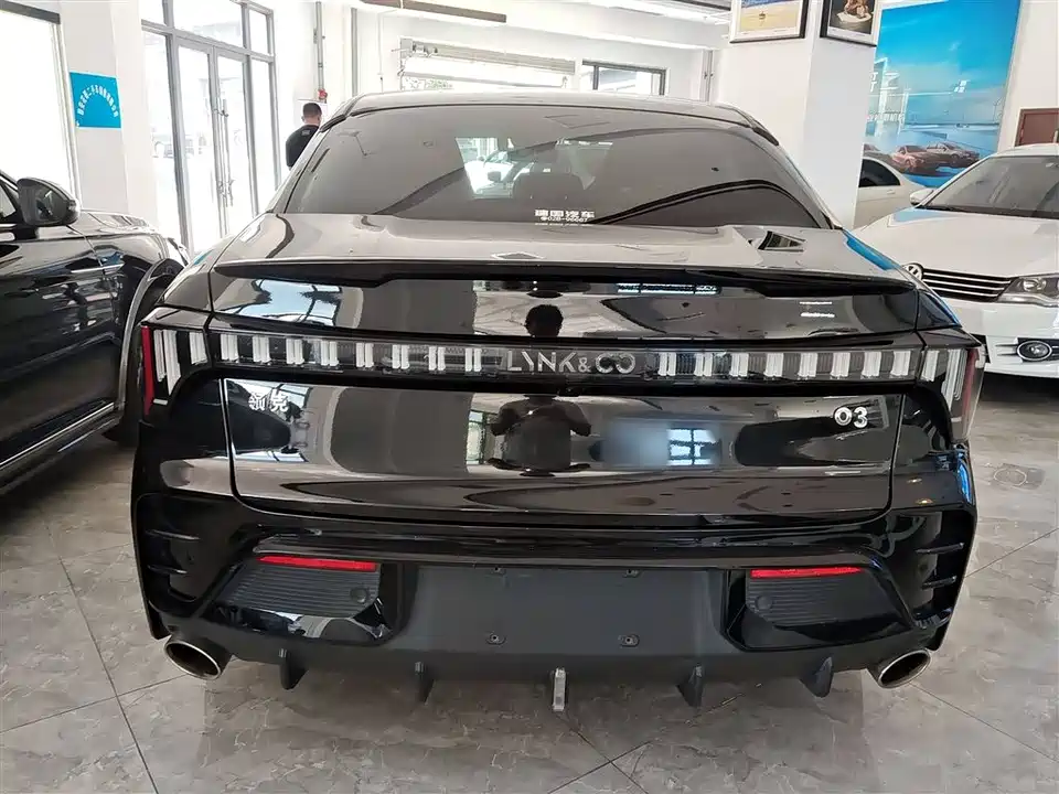 Lynk & Co 03