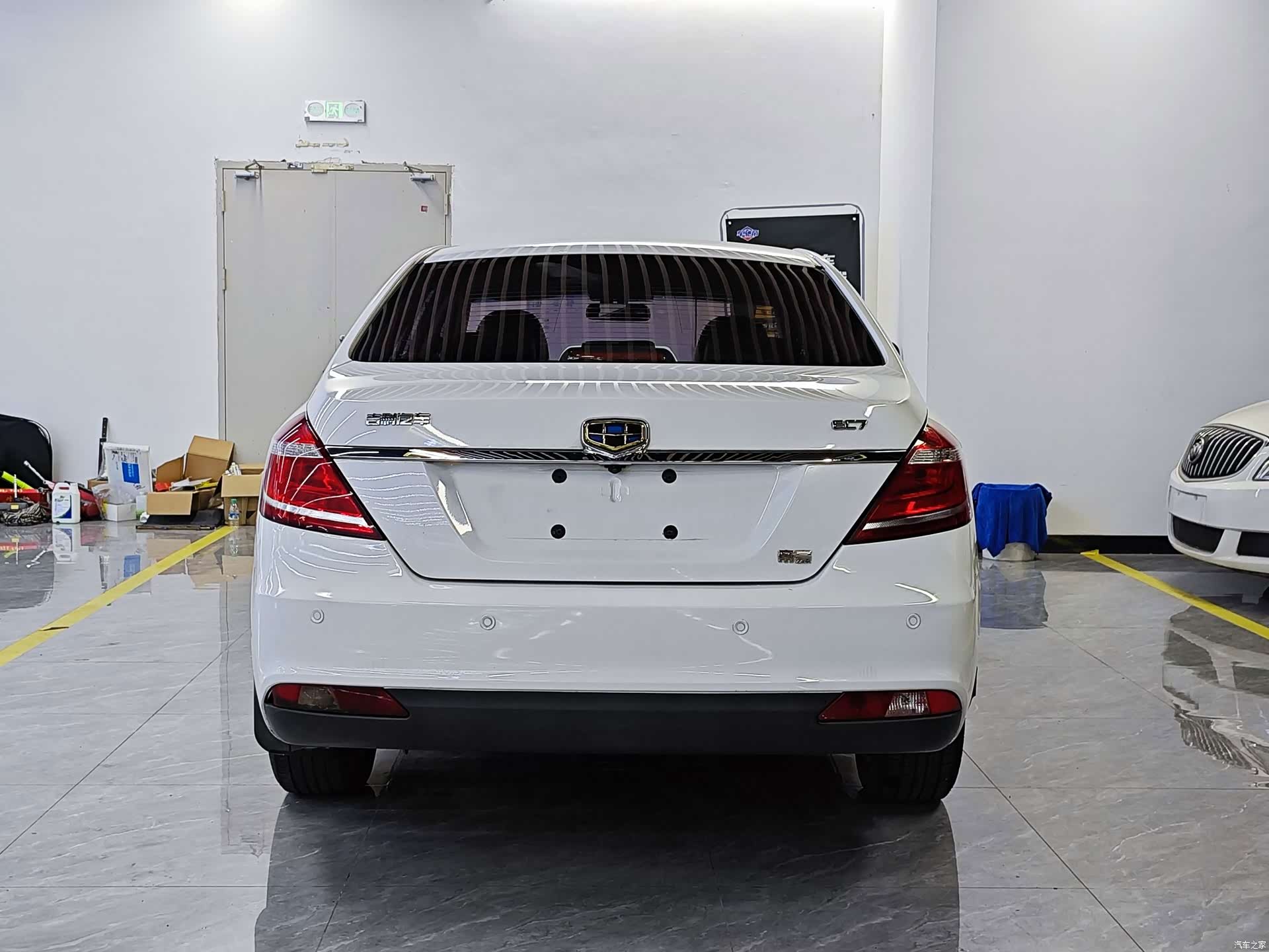 Geely Emgrand, 2015 7