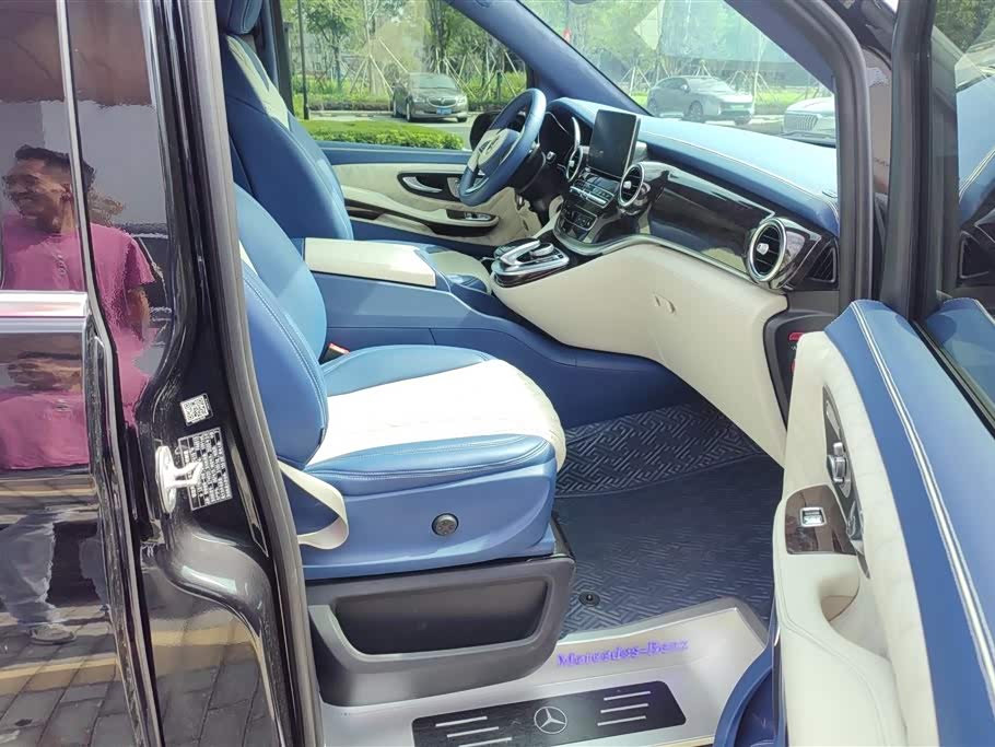 Mercedes-Benz V-class