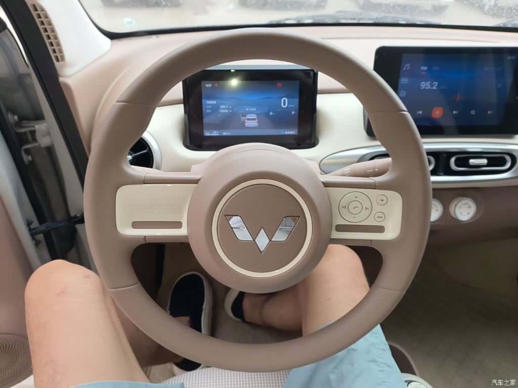 Wuling MINIEV, 2025 11