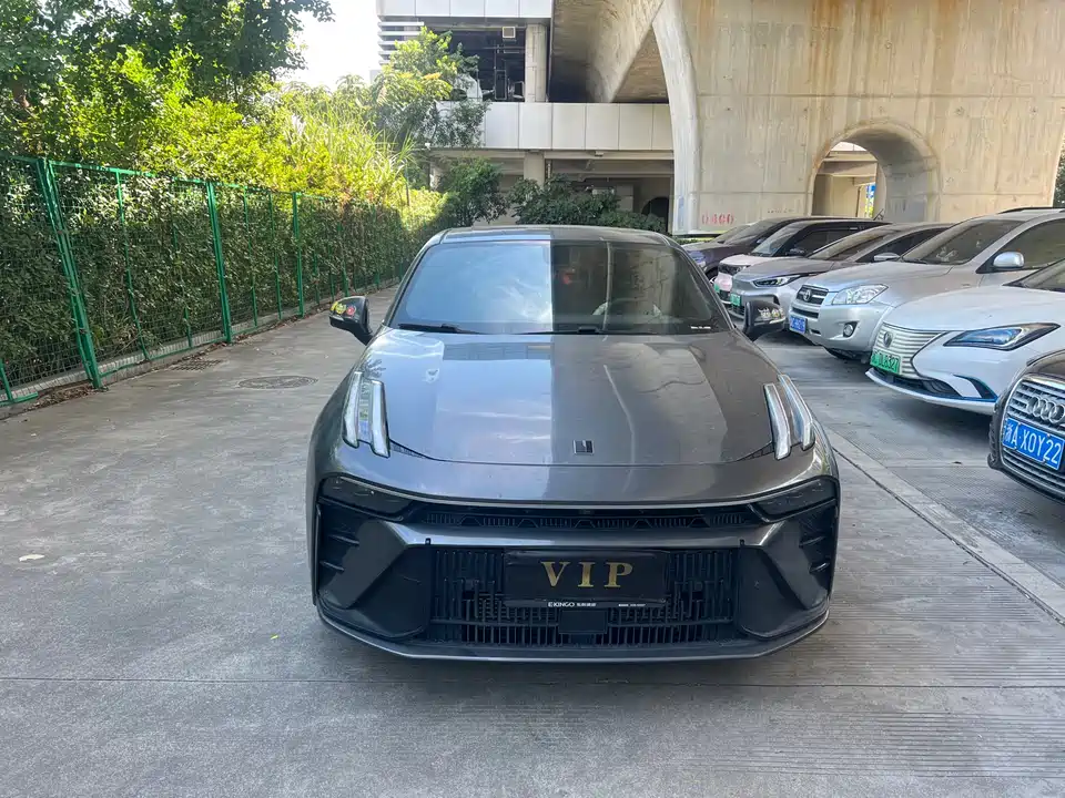 Lynk & Co 03