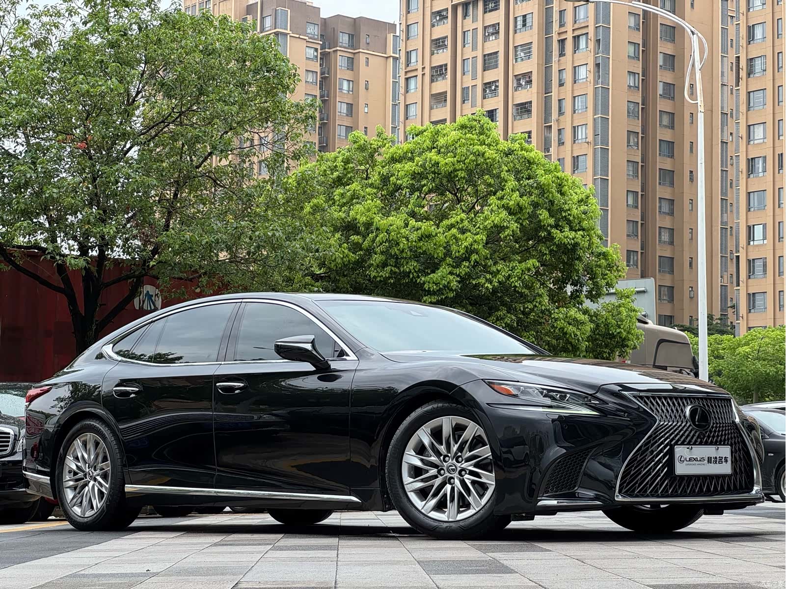 Lexus LS, 2019 3