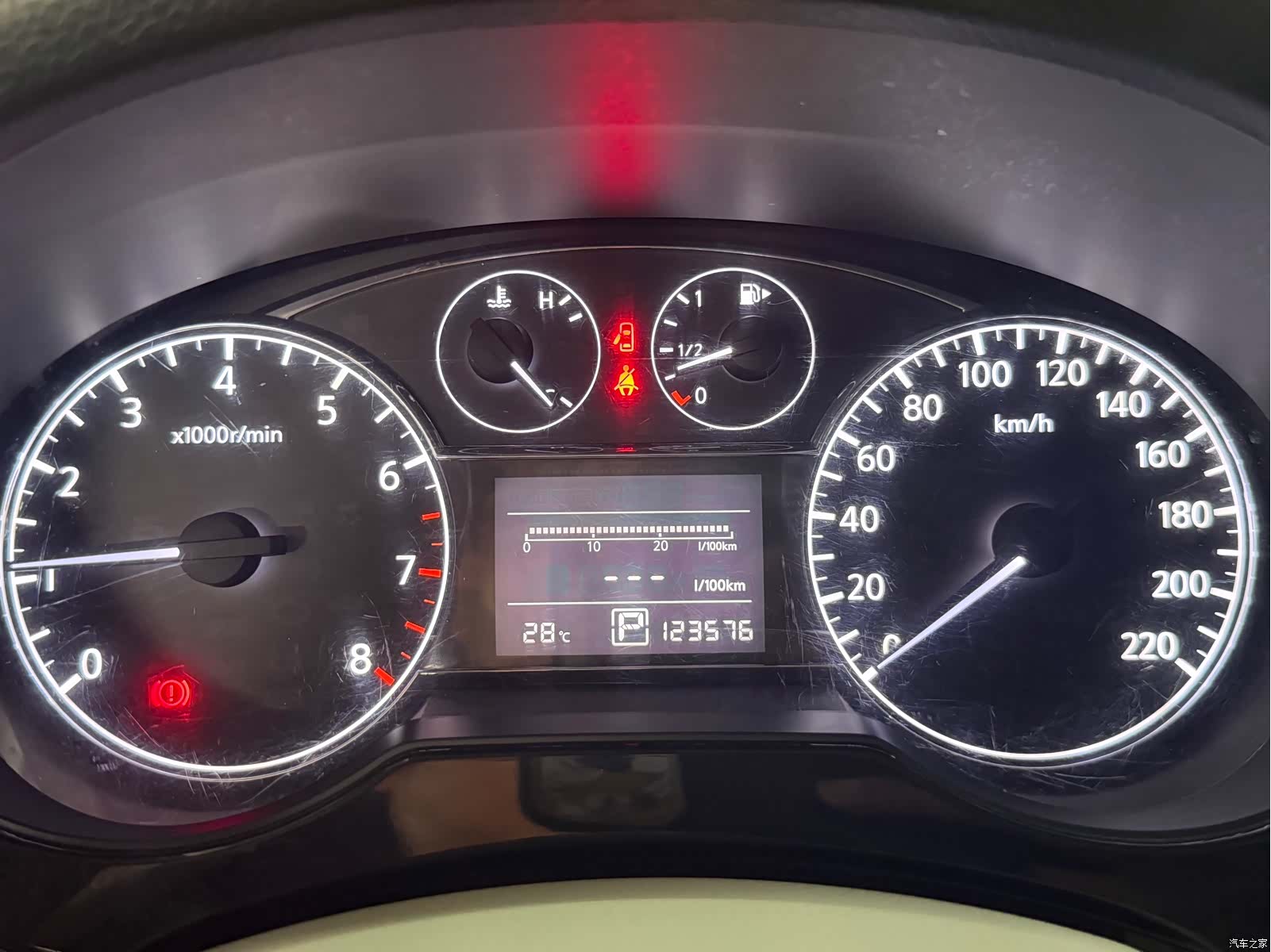 Nissan Tiida, 2012 8