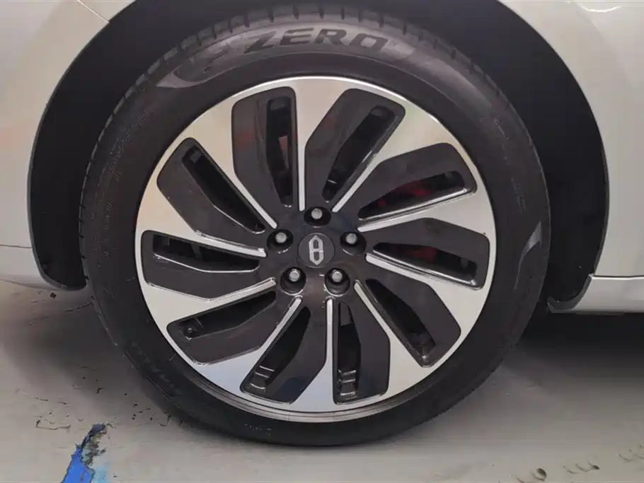 AITO Ask the world M5