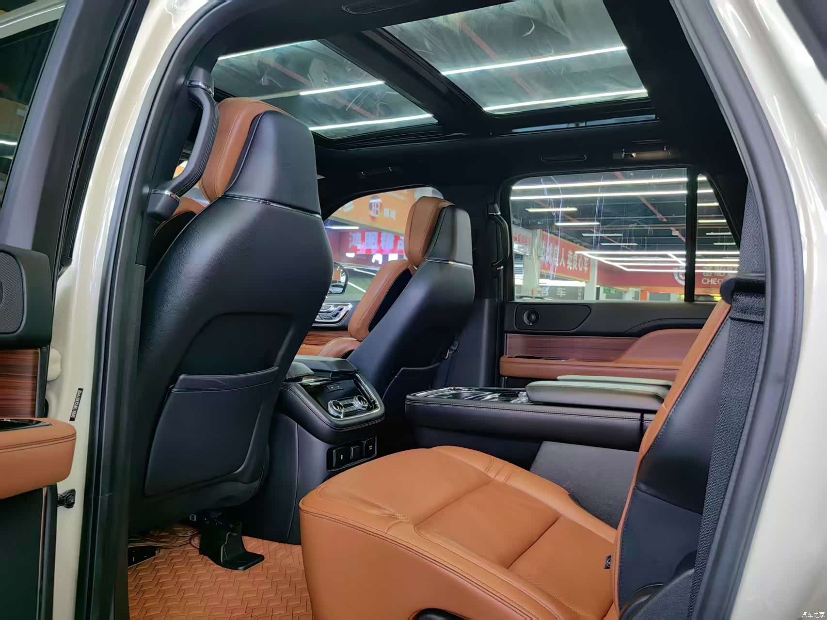 Lincoln Navigator, 2019 13