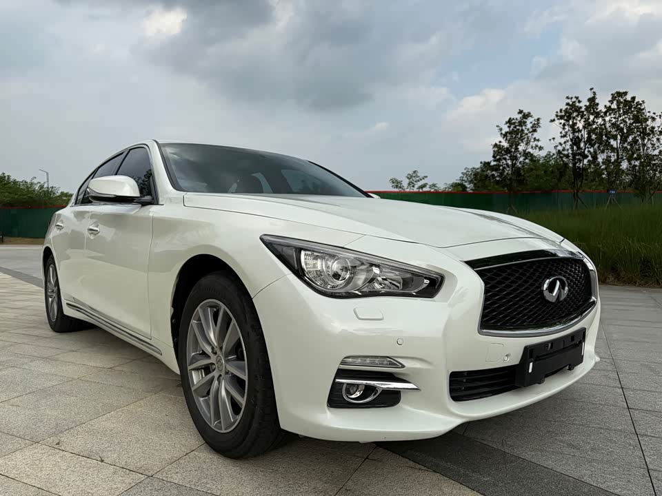 Infiniti Q50L
