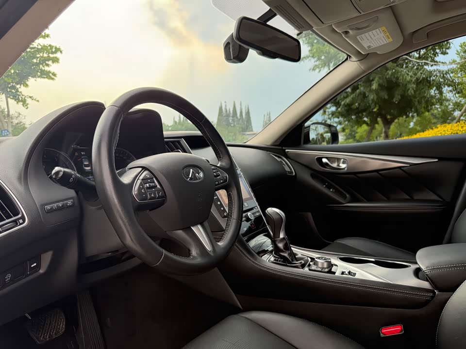 Infiniti Q50L