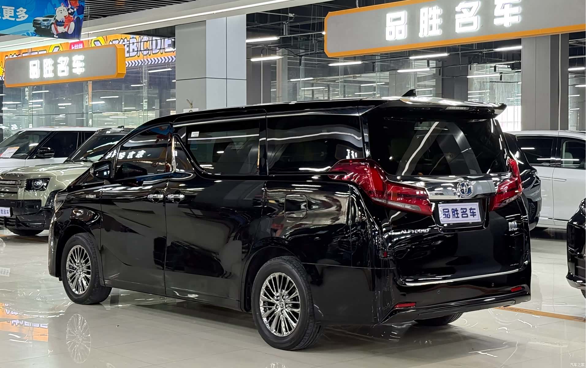 Toyota Alphard, 2022 3