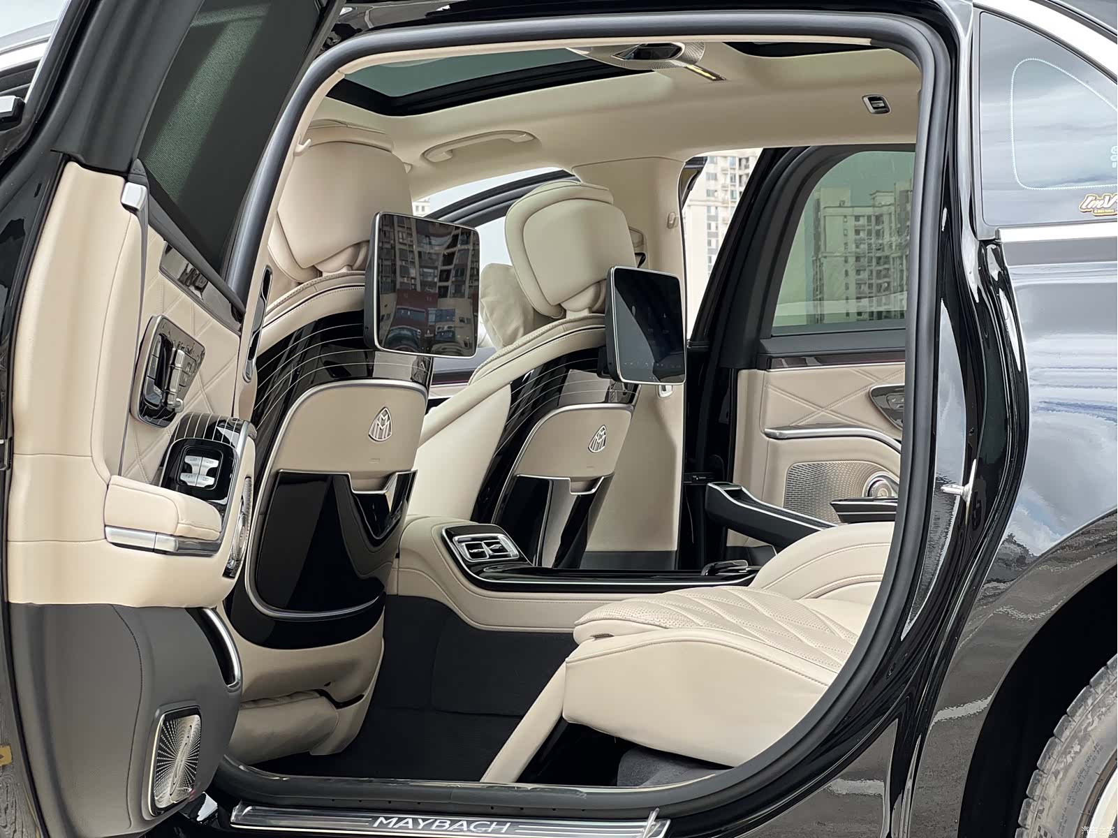 Maybach S-Class, 2023 6