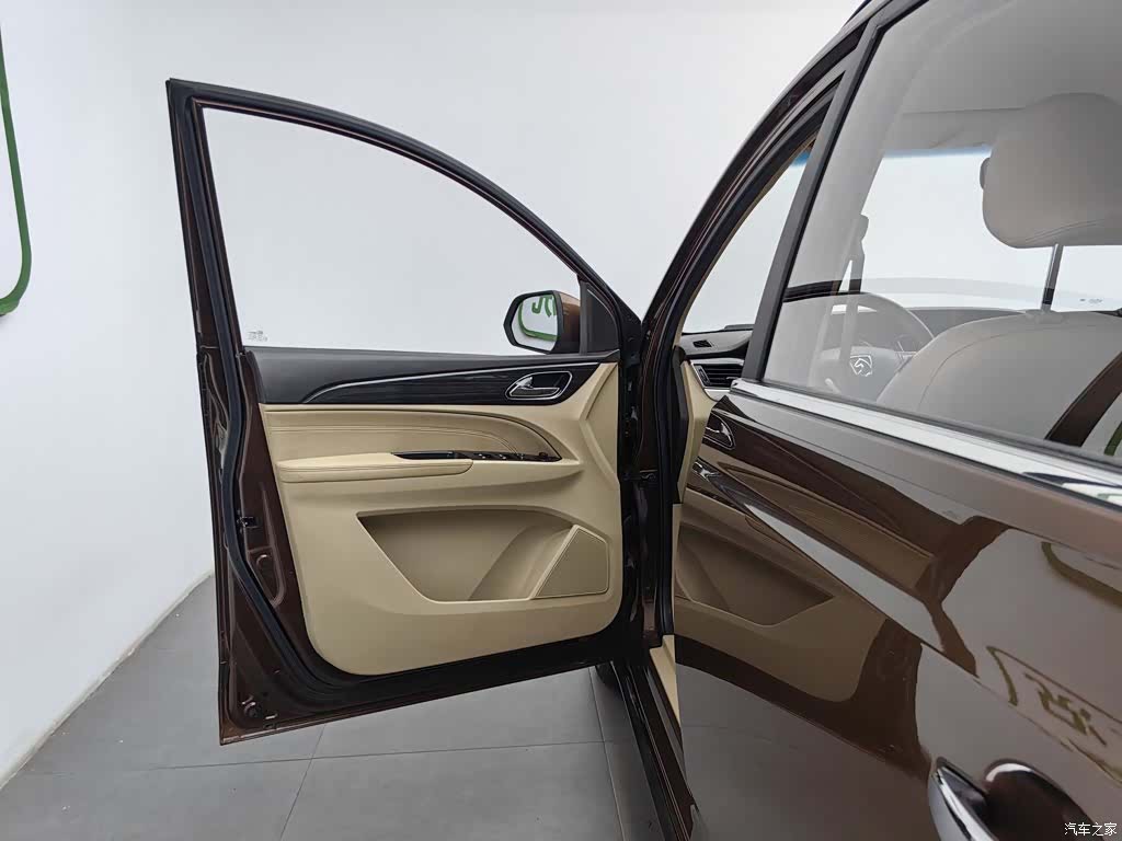Wuling 730, 2016 8
