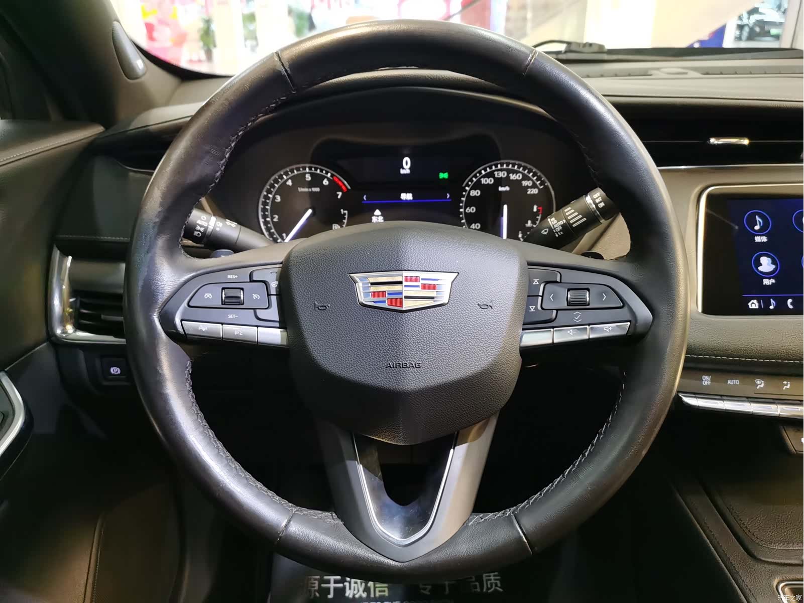 Cadillac XT4, 2021 10