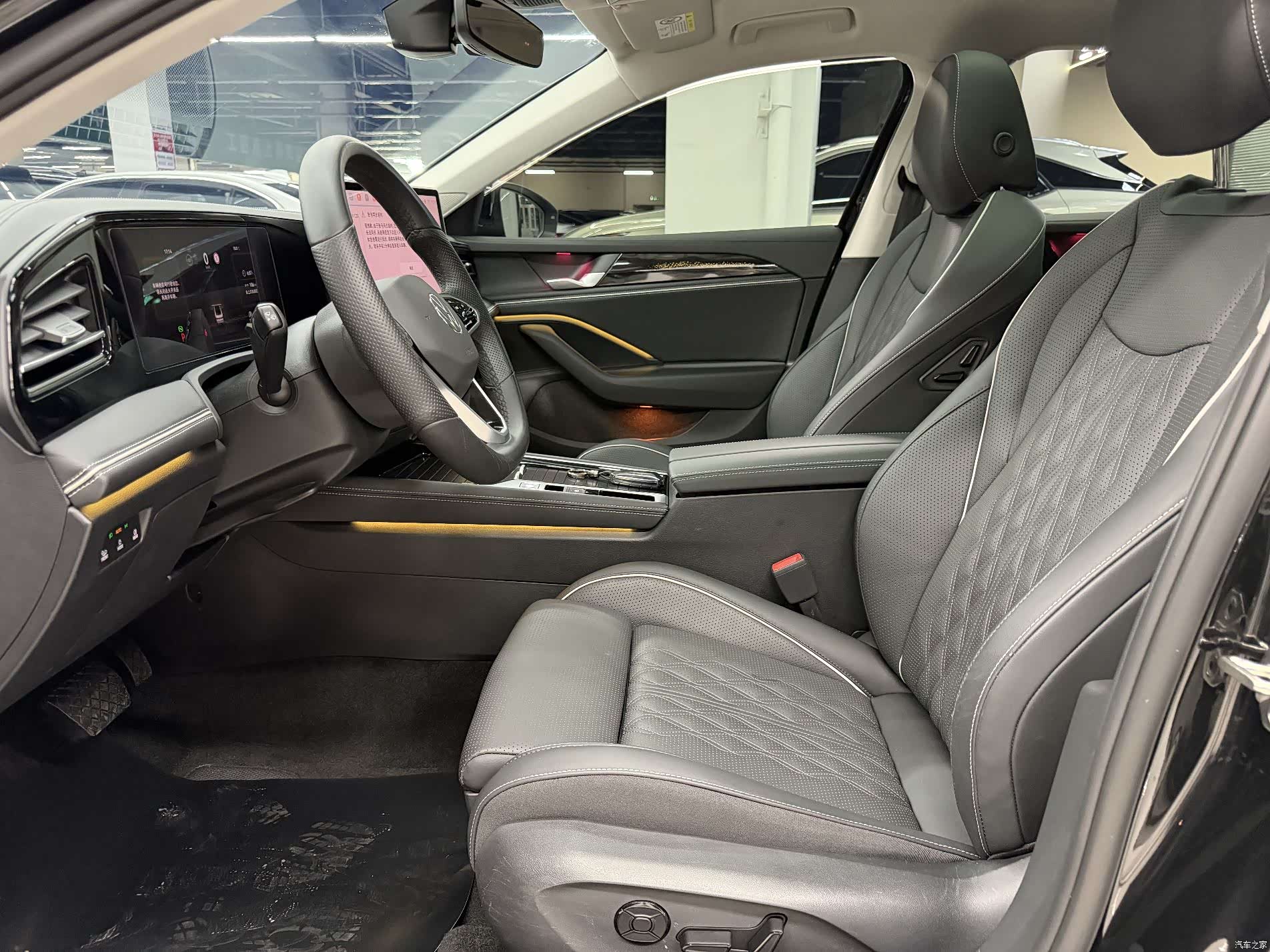 Volkswagen Magotan, 2025 12
