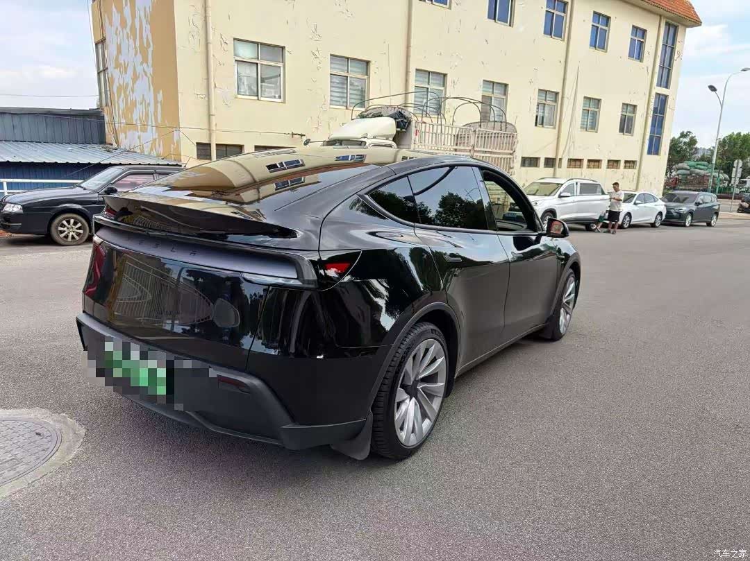 Tesla Model Y, 2025 8