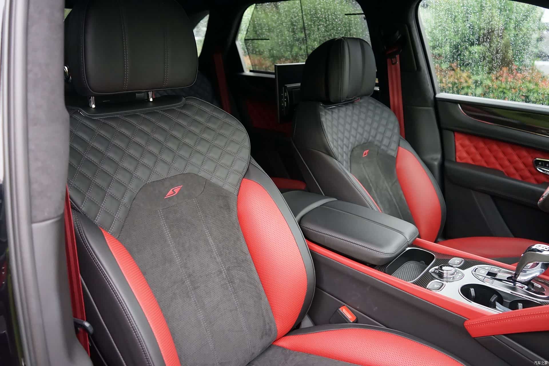 Bentley Bentayga, 2023 8