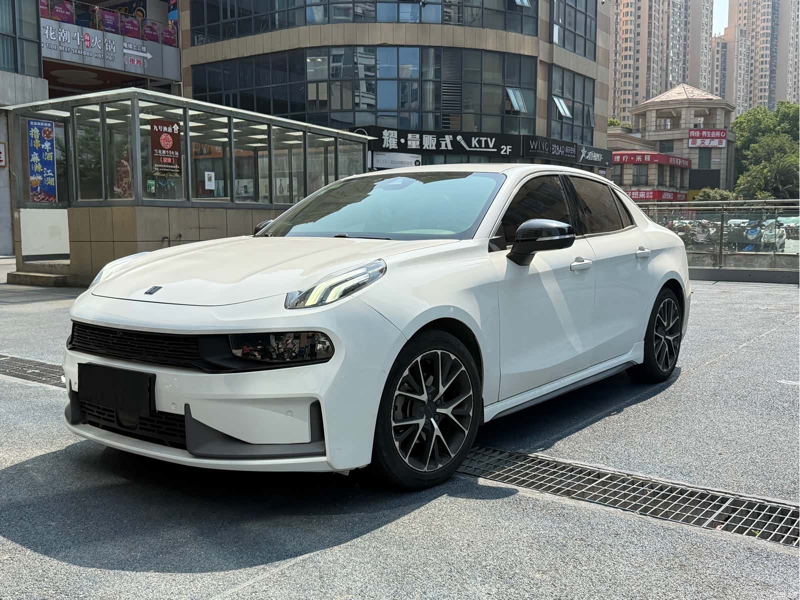Lynk & Co 02