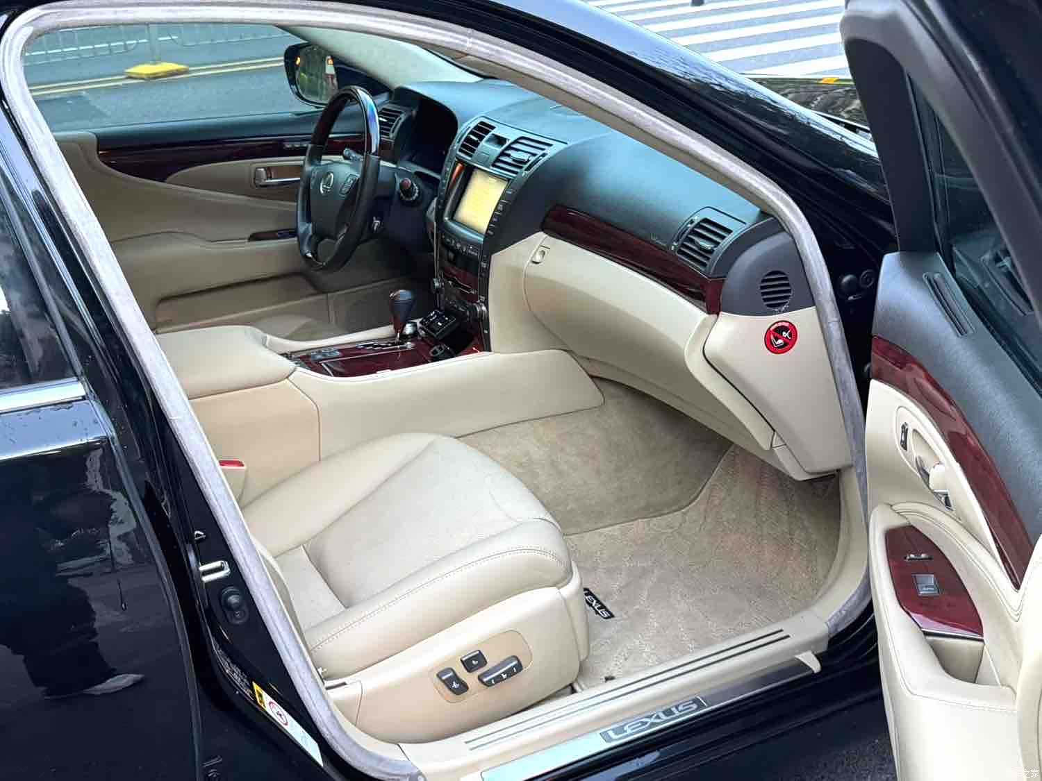 Lexus LS, 2008 14